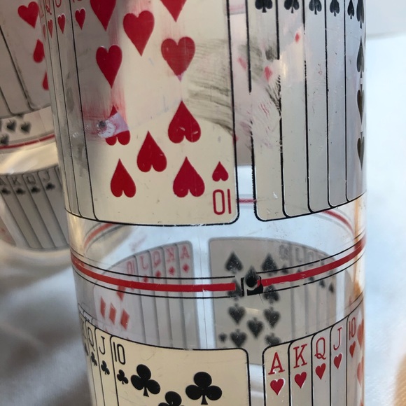 6 Plastic Playing Card Poker Cups we’ll used - Picture 5 of 14